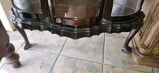 Imbuia Scalloped Corner Showcase