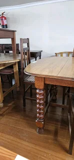 Oak Bobbin Dining Table ➕️ 4 x Stinkwood Riempie Chairs