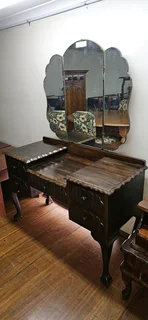 Imbuia Split-level 3-mirror Dresser