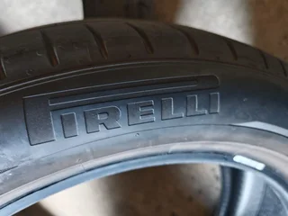Pirelli P Zero  235/ 50 / R19  x 2