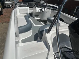 Sundowner 19 B/R(BRAND NEW!) with Used Yamaha 200hp V-max Motor