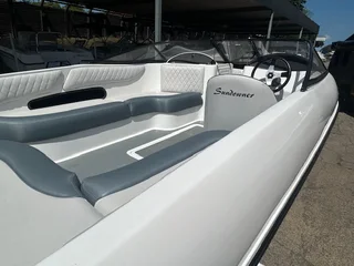 Sundowner 19 B/R(BRAND NEW!) with Used Yamaha 200hp V-max Motor