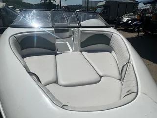 Sundowner 19 B/R(BRAND NEW!) with Used Yamaha 200hp V-max Motor