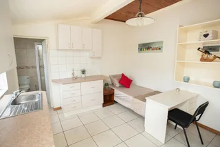 STUDENT-AKKOMMODASIE  NIE NSFAS-GEAKKREDITEER  Naby kampus:  Gemeubileerde bachelor