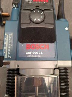 BOSCH PROFESSIONAL GOF 900 CE Router (NOT USED)