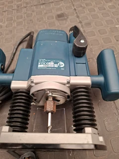 BOSCH PROFESSIONAL GOF 900 CE Router (NOT USED)