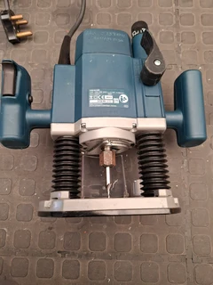 BOSCH PROFESSIONAL GOF 900 CE Router (NOT USED)