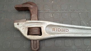 RIDGID Offset Pipe Wrench I-Beam Serrated 24&#34;