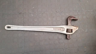 RIDGID Offset Pipe Wrench I-Beam Serrated 24&#34;