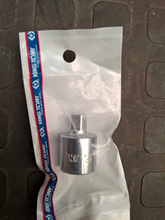 KING TONY 8mm Square sump plug socket