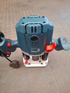 BOSCH PROFESSIONAL GPF 130 1/4&#34; PLUNGE ROUTER