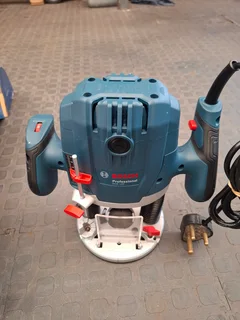 BOSCH PROFESSIONAL GPF 130 1/4&#34; PLUNGE ROUTER