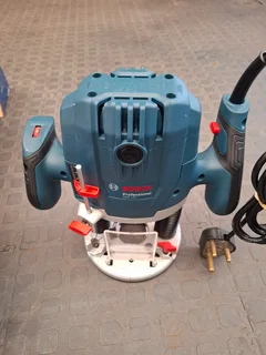 BOSCH PROFESSIONAL GPF 130 1/4&#34; PLUNGE ROUTER