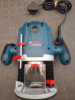 BOSCH PROFESSIONAL GPF 130 1/4&#34; PLUNGE ROUTER