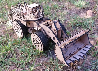 CAT 994 Loader Lasercut Model Puzzle (unassembled)