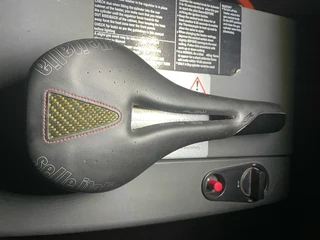 Selle Italia carbon bike seat
