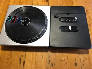 DJ Hero Turntable Controller for Nintendo Wii - Excellent - Guarantee
