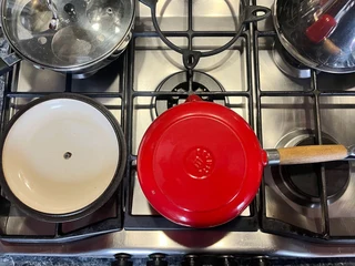 Sauce pan eetrite cast iron enamel 18 5cm diameter x9cm deep in red with wood handle &amp; spout