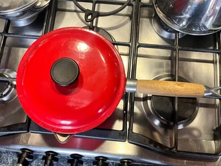 Sauce pan eetrite cast iron enamel 18 5cm diameter x9cm deep in red with wood handle &amp; spout