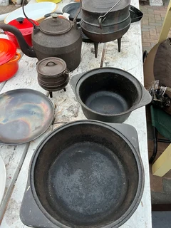 Cookware cast iron, cast iron enamel &amp; stainless steel pots &amp; pans all excellent delivery
