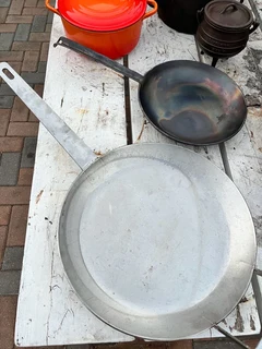 Cookware cast iron, cast iron enamel &amp; stainless steel pots &amp; pans all excellent delivery