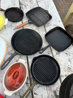 Cookware cast iron, cast iron enamel &amp; stainless steel pots &amp; pans all excellent delivery