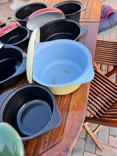 Cast Iron Casserole Pots x 8 - Cookwell Pot x 6 &amp; 2 Generic - Excellent - Delivery Arranged