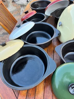 Cast Iron Casserole Pots x 8 - Cookwell Pot x 6 &amp; 2 Generic - Excellent - Delivery Arranged