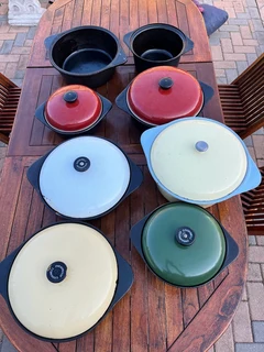 Cast Iron Casserole Pots x 8 - Cookwell Pot x 6 &amp; 2 Generic - Excellent - Delivery Arranged