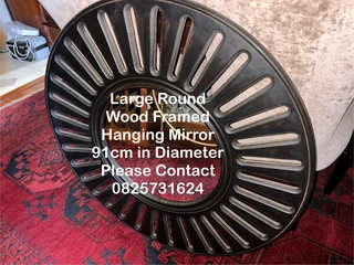 Mirror - Modern Design Large Round Wall Hanging Mirror - Excellent - Courier Delivery Arranged