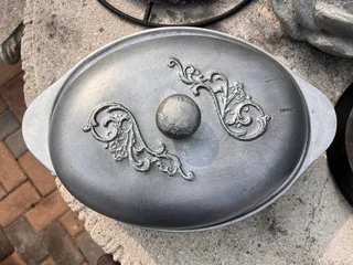 Casserole Pot / Braai Pot -New &amp; Unused Cast Alloy 36cm long x 24cm wide x 10cm deep -Delivery