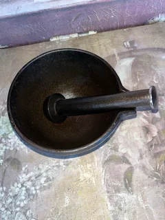 Pestle &amp; Mortar - New &amp; Unused in Cast Iron  - Excellent - Courier Delivery Arranged