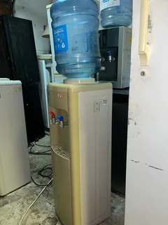 Water Dispenser -H2O Floor Standing Hot &amp; Cold Water Dispenser with Bottle -Excellent -Delivery