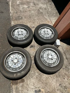 Mini GTS Original Standard Wheels &amp; Hub Caps