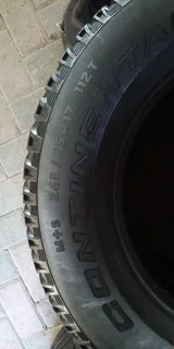 1x 265/65r17 Continental Cross Contact A/T tyre.