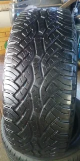 1x 265/65r17 Continental Cross Contact A/T tyre.