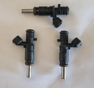 Fuel Injectors 1984J2 1984G7 V7528176 80-05 1,4 1,6 Citroen Peugeot