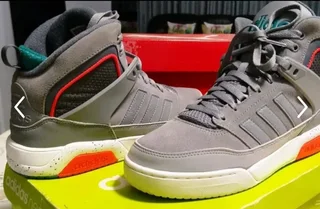 Adidas, Puma Takkies