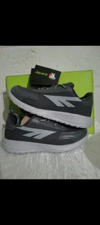 Hi-Tec trainers size 5 (New)