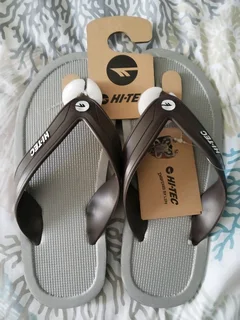 Hi-Tec flip flops size 6