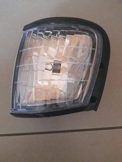 ISUZU 1997/03 CRYSTAL TYPE CORNER LIGHTS R200 EACH