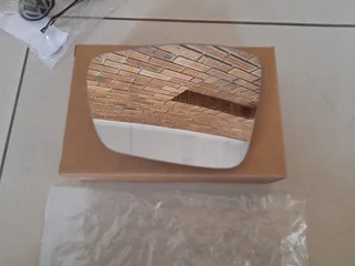 VW POLO VIVO 2018/24 BRAND NEW DOOR MIRROR GLASS SALE R250 EACH( free fitment)