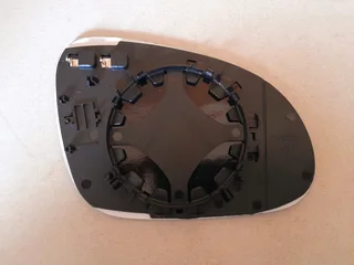 VW JETTA  5 DOOR MIRROR  FORSALE R300 EACH FREE FITMENT