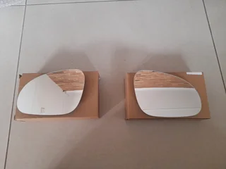 VW JETTA  5 DOOR MIRROR  FORSALE R300 EACH FREE FITMENT