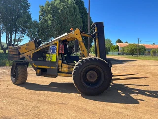Bell 120 Rough Terrain Forklift 2.75 Ton