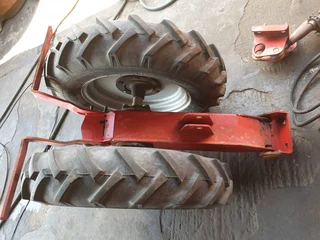 Short double Wheel Axle with Wheels