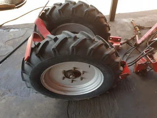 Short double Wheel Axle with Wheels