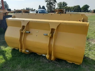 Caterpillar 966C Front End Loader Bucket