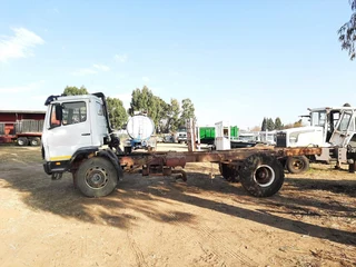 2000 Mercedes Benz 1617 Ecoliner 4x4 Truck (Stripped)