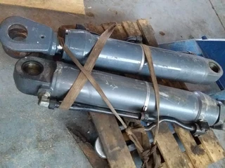 Bell L2706D Hydraulic Lift Cylinder